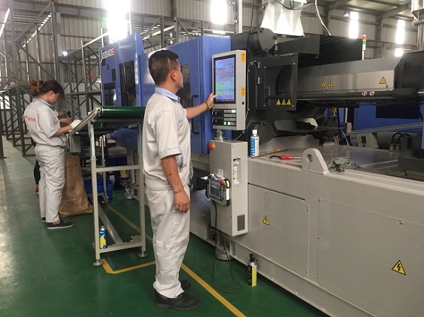 Trang thiết bị bảo hộ lao động trong nhà máy đúc nhựa Nhật Bản